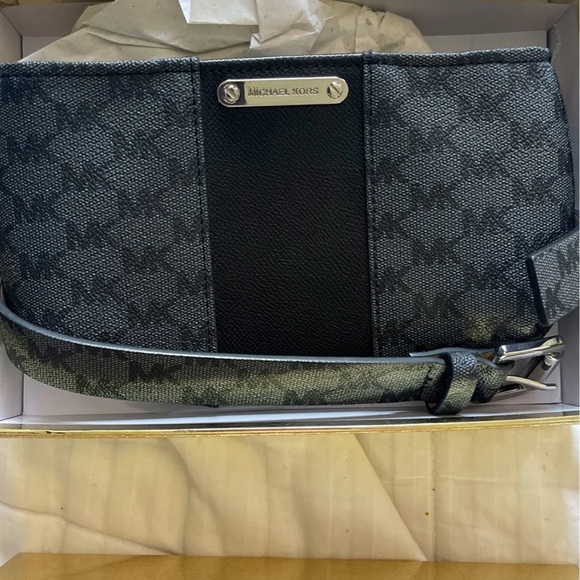 Michael Kors Fanny Pack - Picture 2 of 2